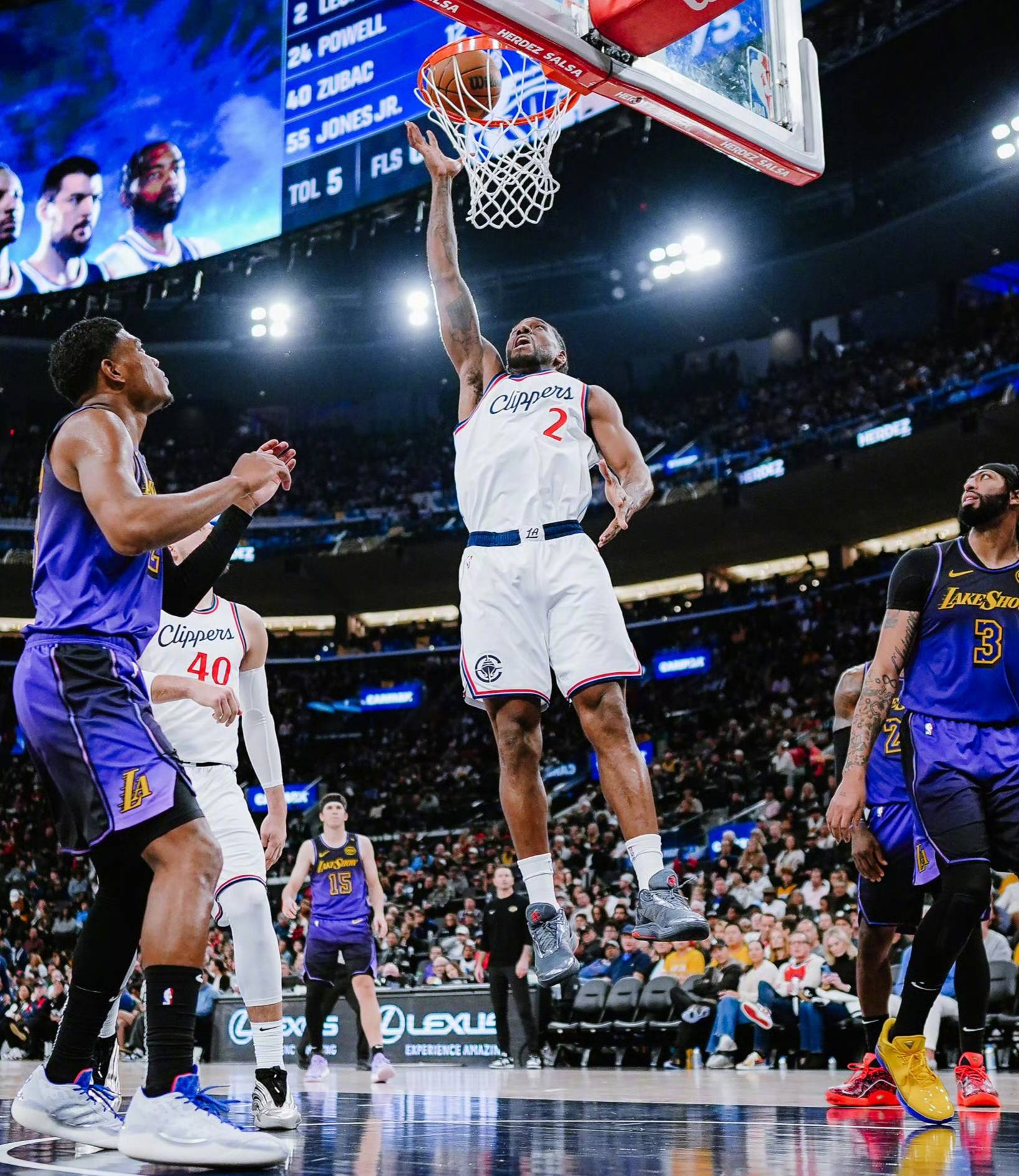 湖人士气高涨，备战下一场关键比赛的简单介绍