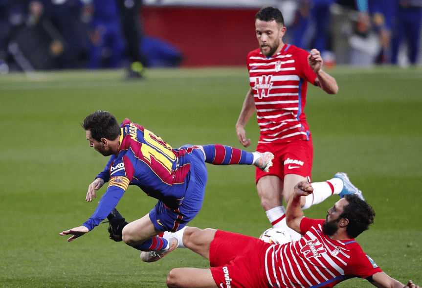 B体育体育亚洲官网-格拉纳达防守漏洞遭遇对手反击