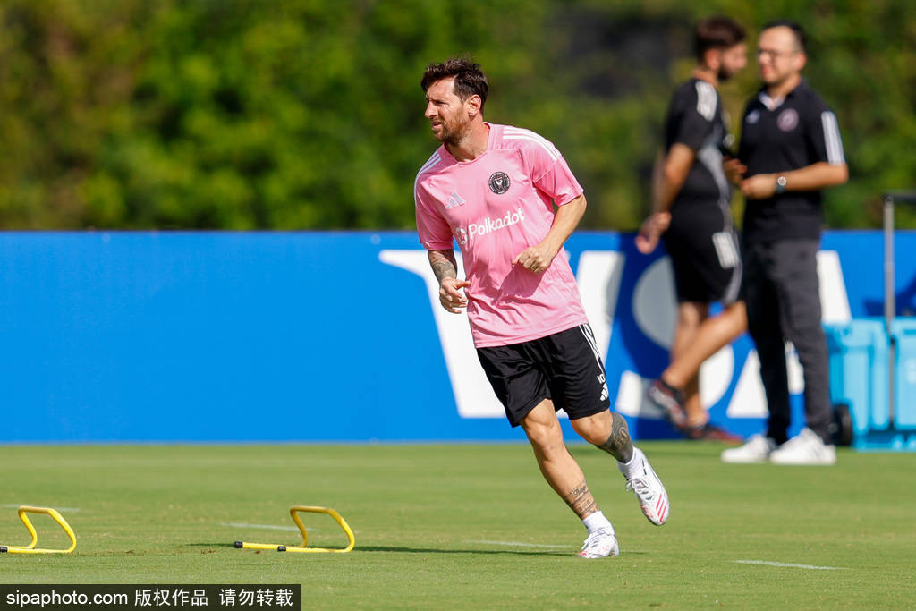 B体育体育app下载地址-梅西建功领衔！巴萨主场横扫对手，取得胜利