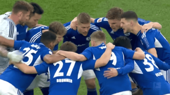 沙尔克04连续三场比赛失利,危机四伏 沙尔克04连续三场比赛失利,危机四伏