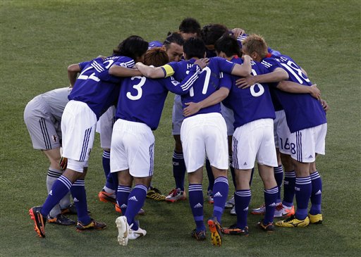 欧洲球队团结一心，赢得胜利晋级