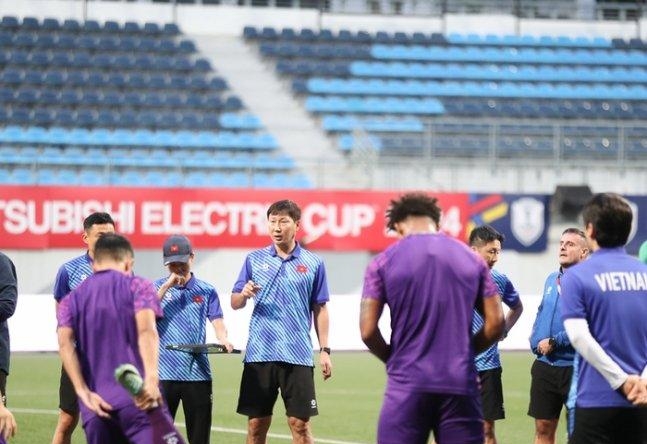 B体育体育官方-全明星队伍形势依旧紧张，各队备战尽显拼搏精神