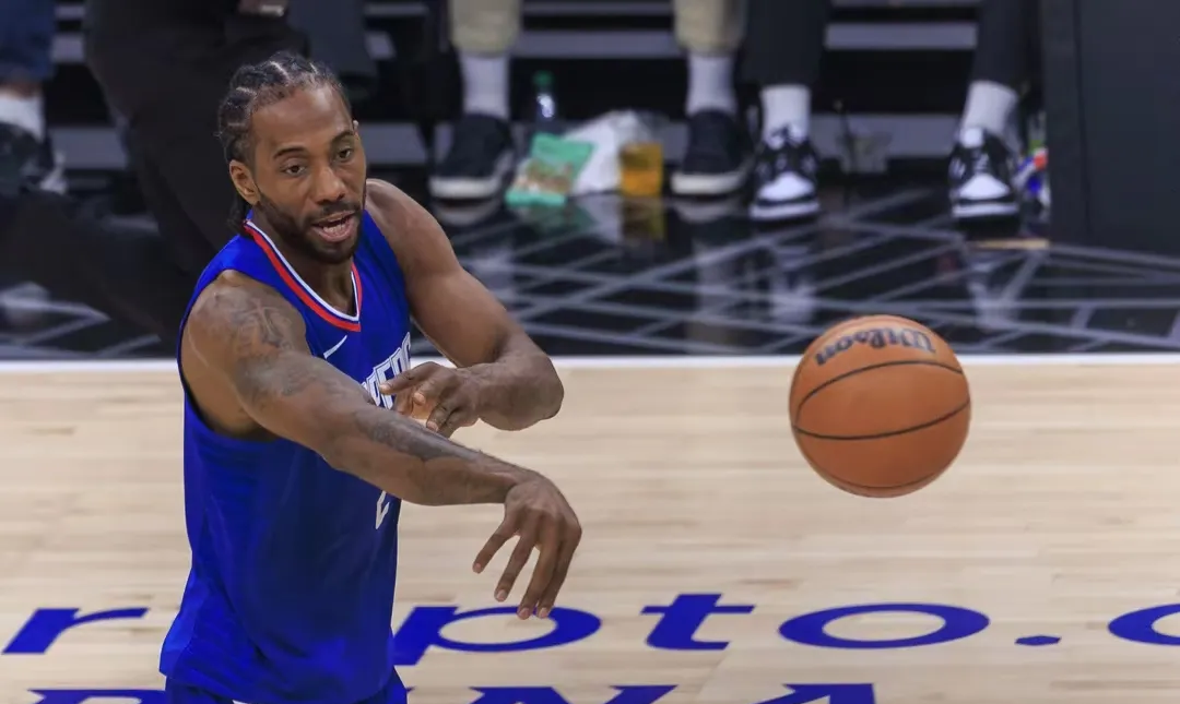 快船遭遇连败,莱昂纳德状态低迷 快船遭遇连败,莱昂纳德状态低迷