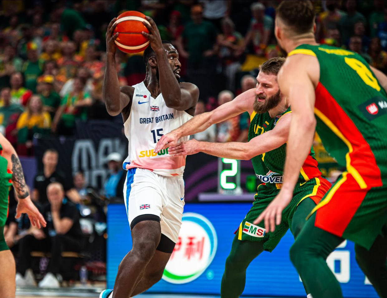 阿尔巴尼亚队在比赛中大胜立陶宛