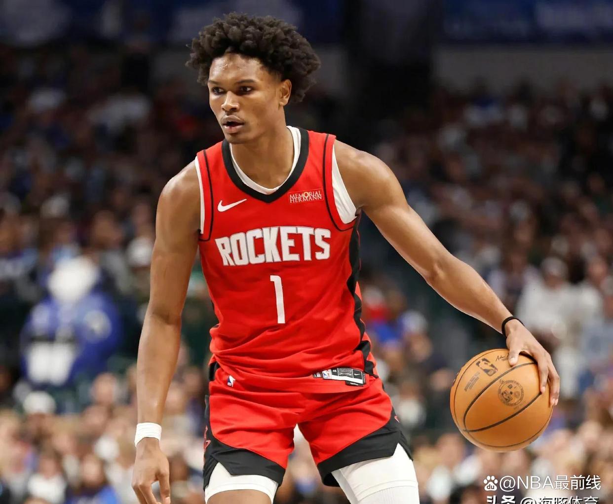关于火箭队球星突破个人纪录，奉献出单场高分表现的信息