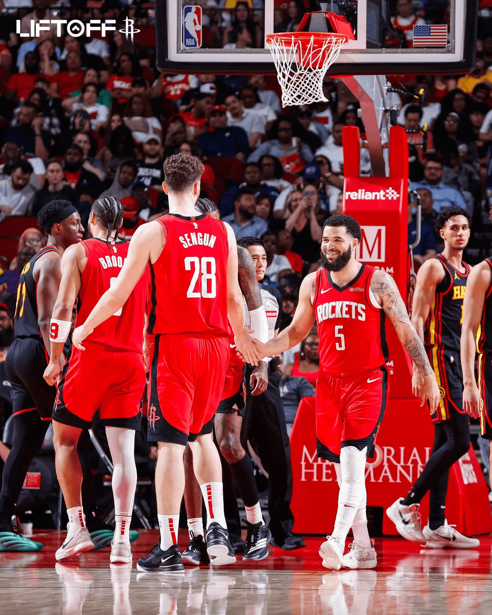 B体育体育网站-关于火箭大胜勇士，取得总冠军首战胜利的信息