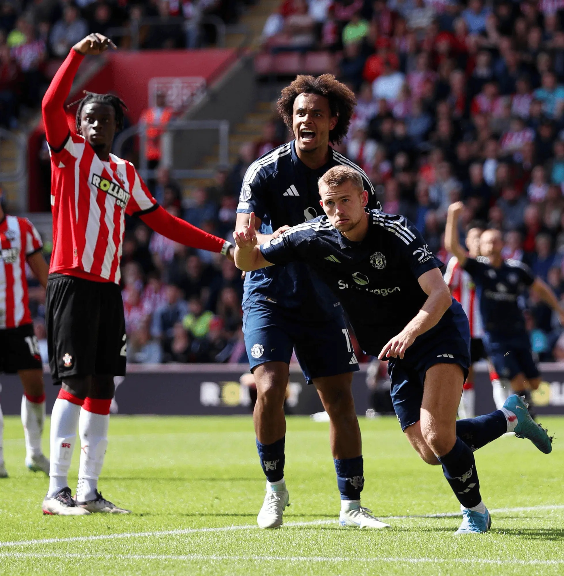 曼联守门员表现神勇，助攻球队取胜